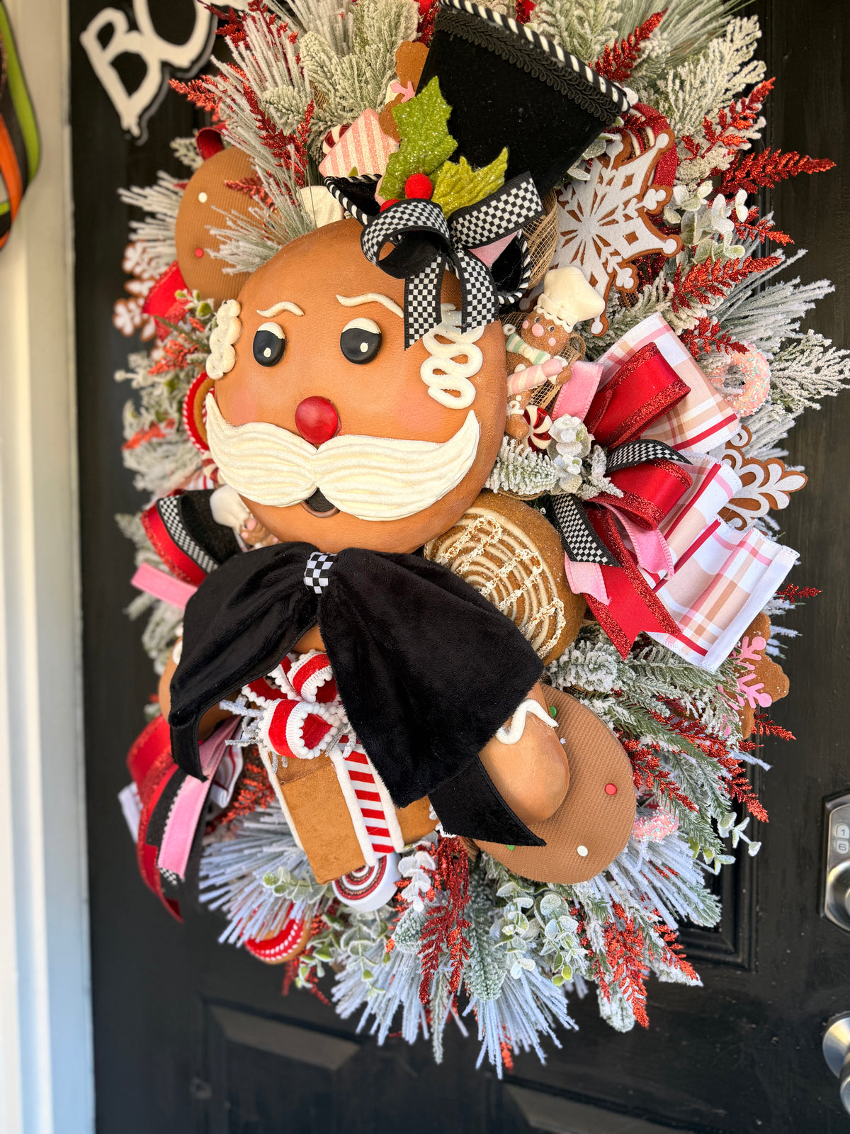 Sir Ginger's Sweet Welcome Christmas Wreath