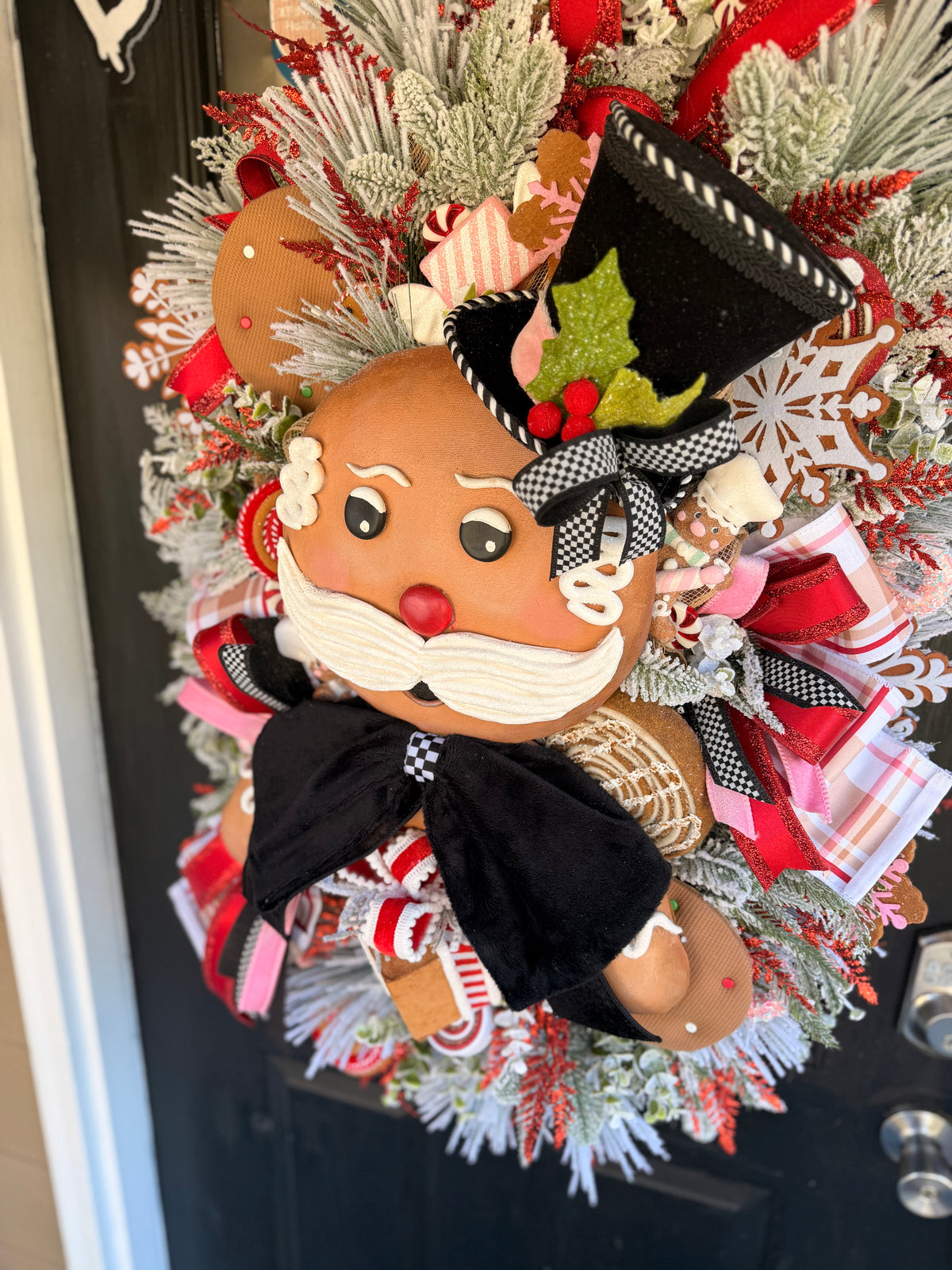 Sir Ginger's Sweet Welcome Christmas Wreath