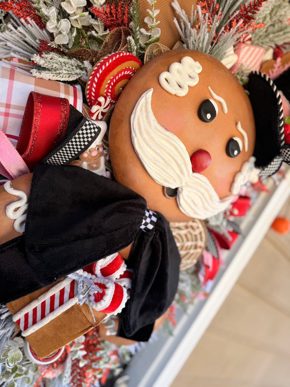 Sir Ginger's Sweet Welcome Christmas Wreath
