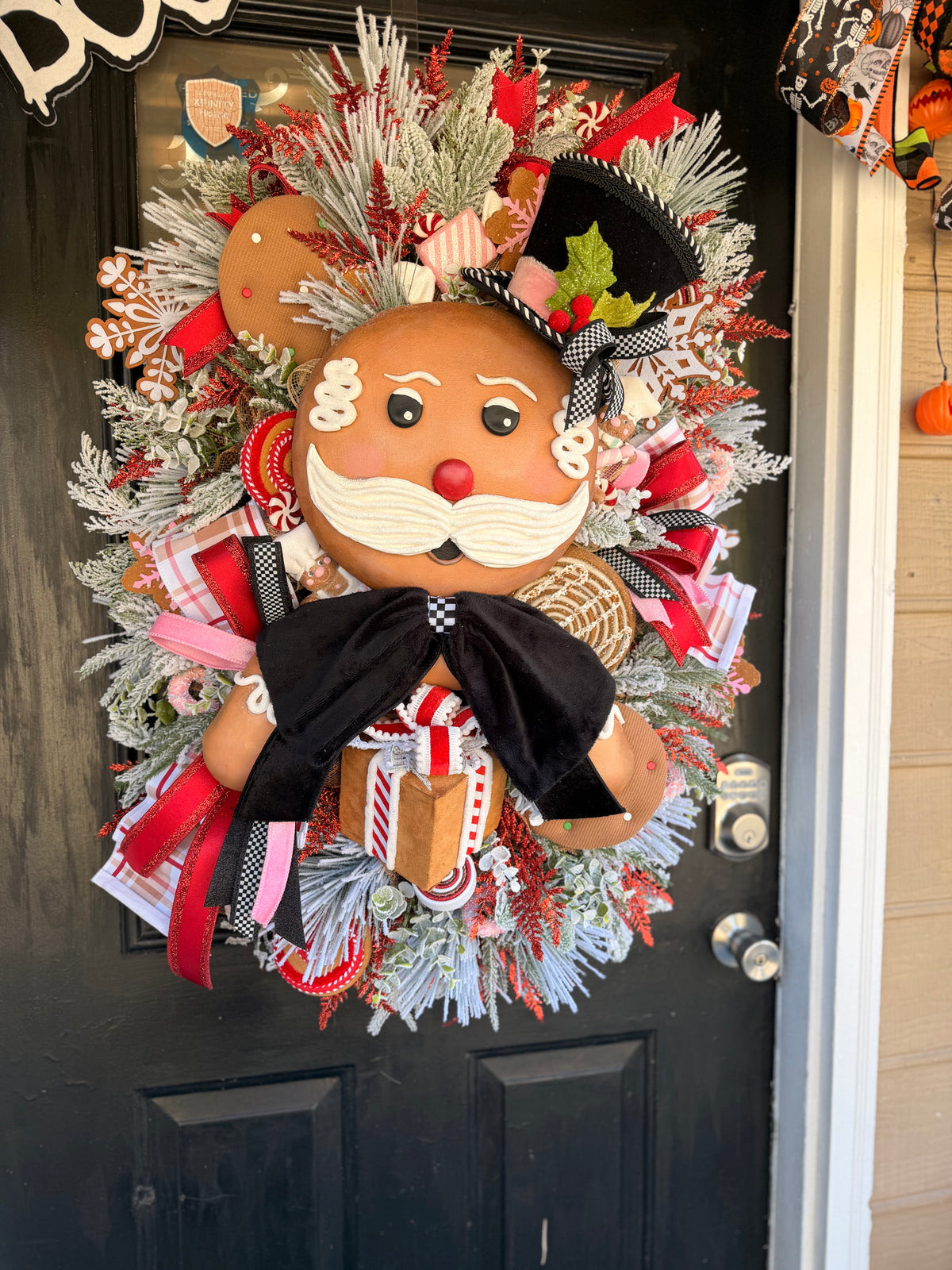 Sir Ginger's Sweet Welcome Christmas Wreath
