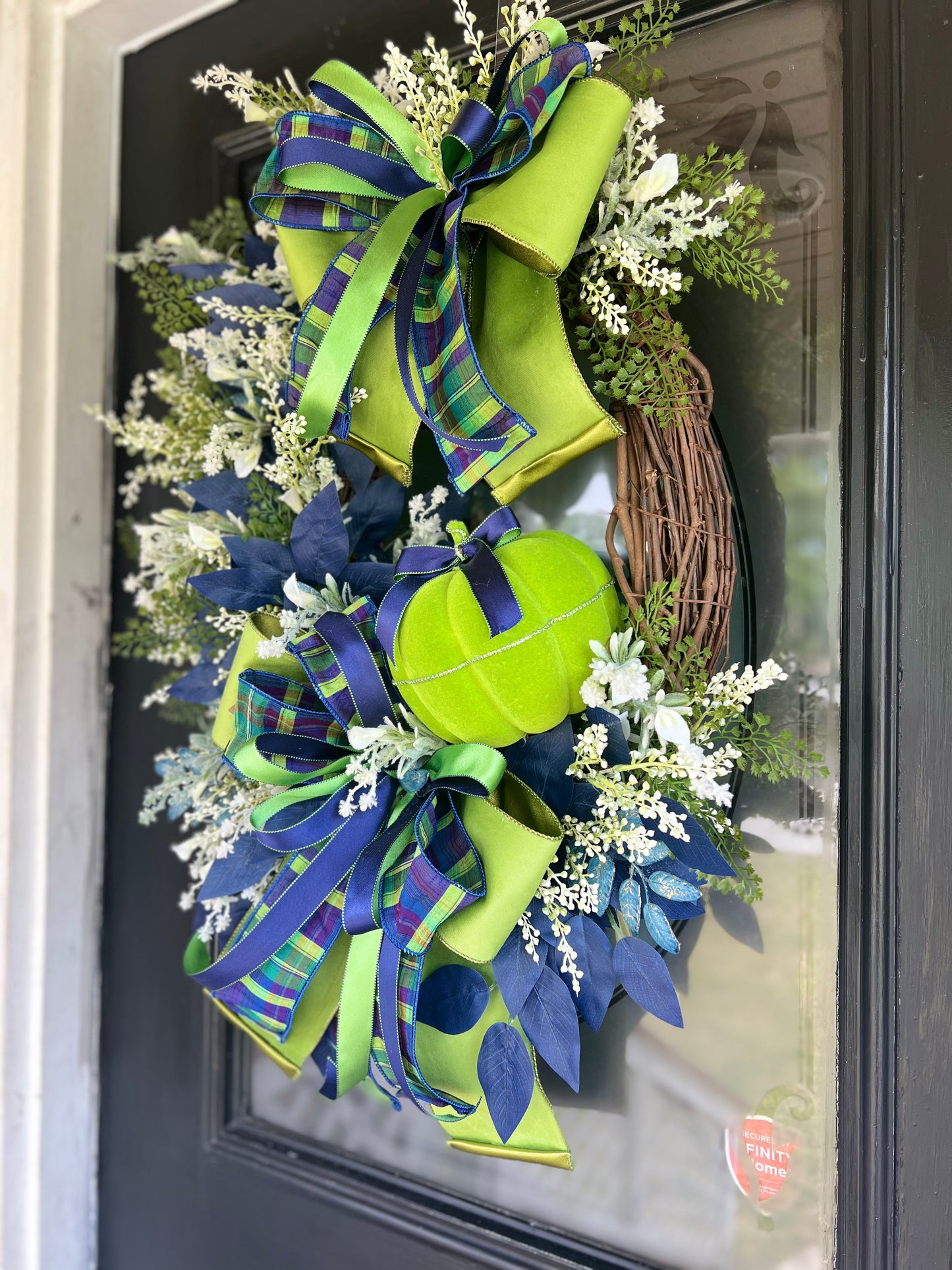 LimeGreen & Blue Grapevine